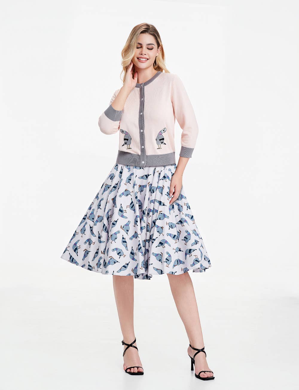 26206 | Leslie | Swingin’ Pigeons (Embroidered)