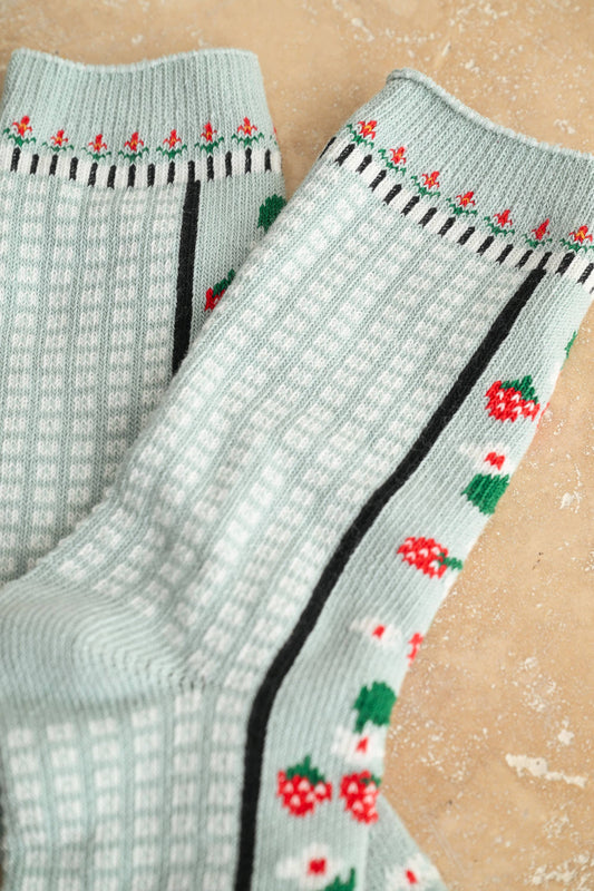 A5600 STRAWBERRY AND MULTI PATTERN SOCKS