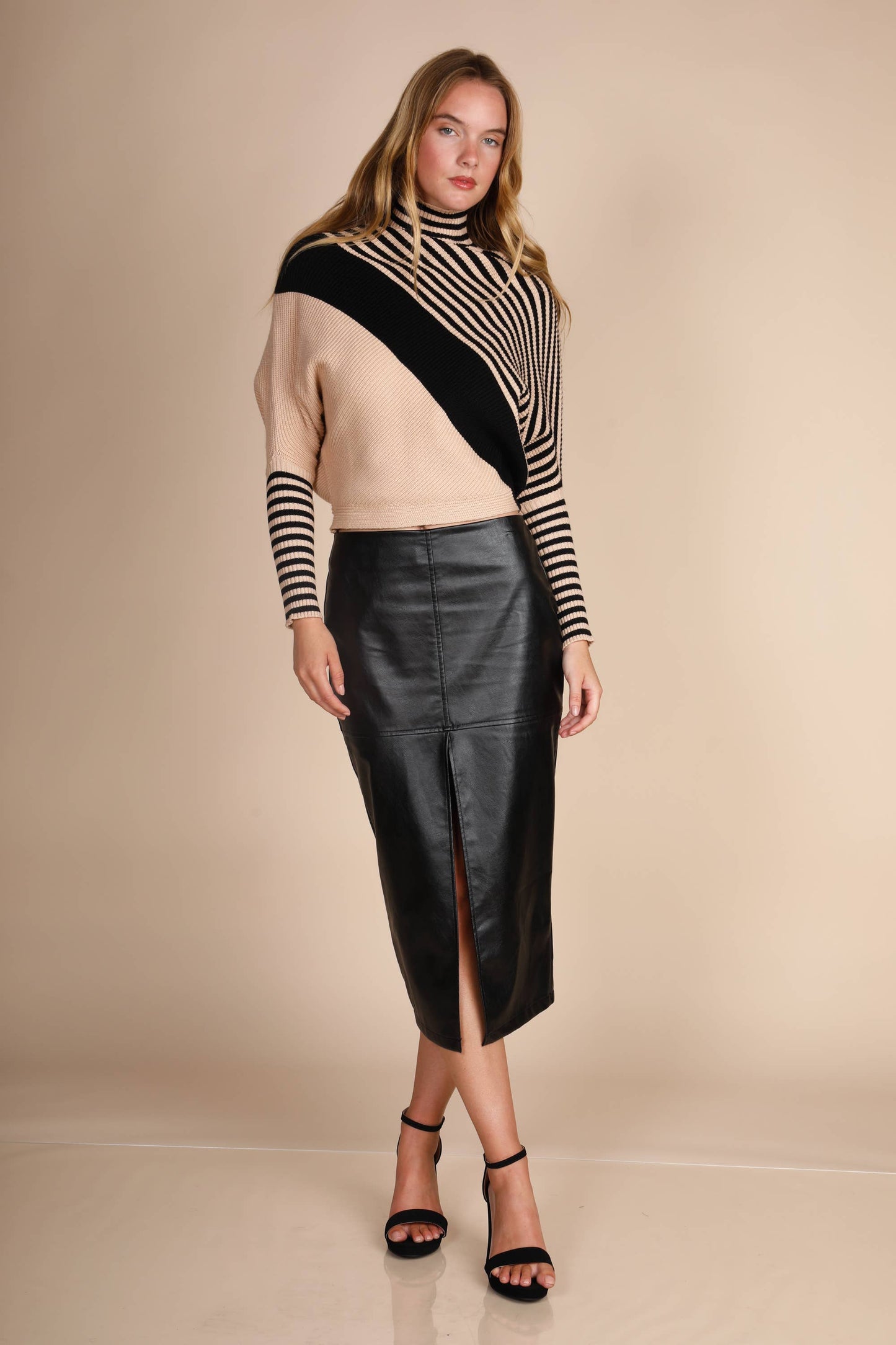TURTLE NECK DIAGONAL STRIPES SWEATER