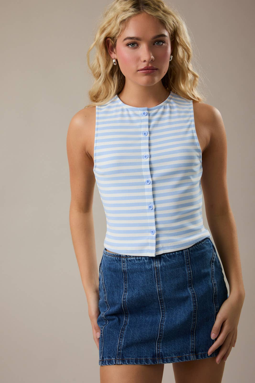 SLEEVELESS HIGH NECK STRIPE KNIT TOP