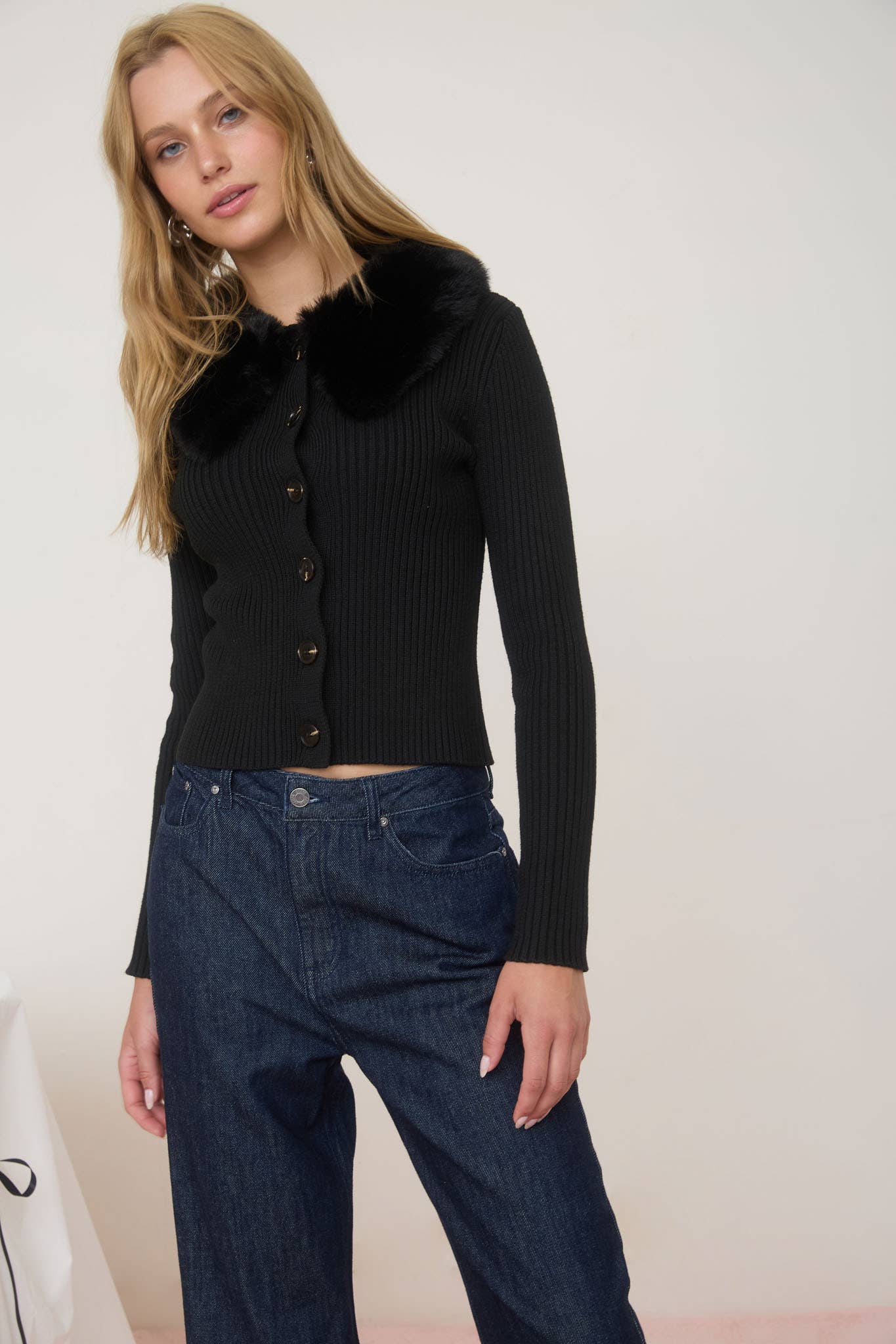 FAUX FUR COLLAR BUTTON DOWN SWEATER KNIT CARDIGAN: BLACK