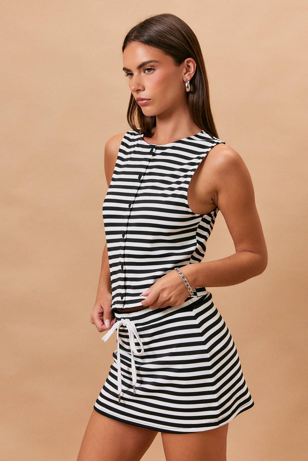 SLEEVELESS HIGH NECK STRIPE KNIT TOP