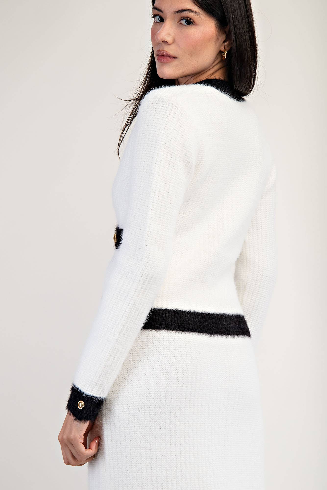TT5933 FUZZY SWEATER CARDIGAN WITH CONTRAST EDGE DETAIL