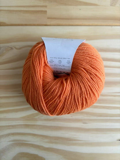 Universal Yarn Deluxe DK weight yarn - pure wool yarn, superwash
