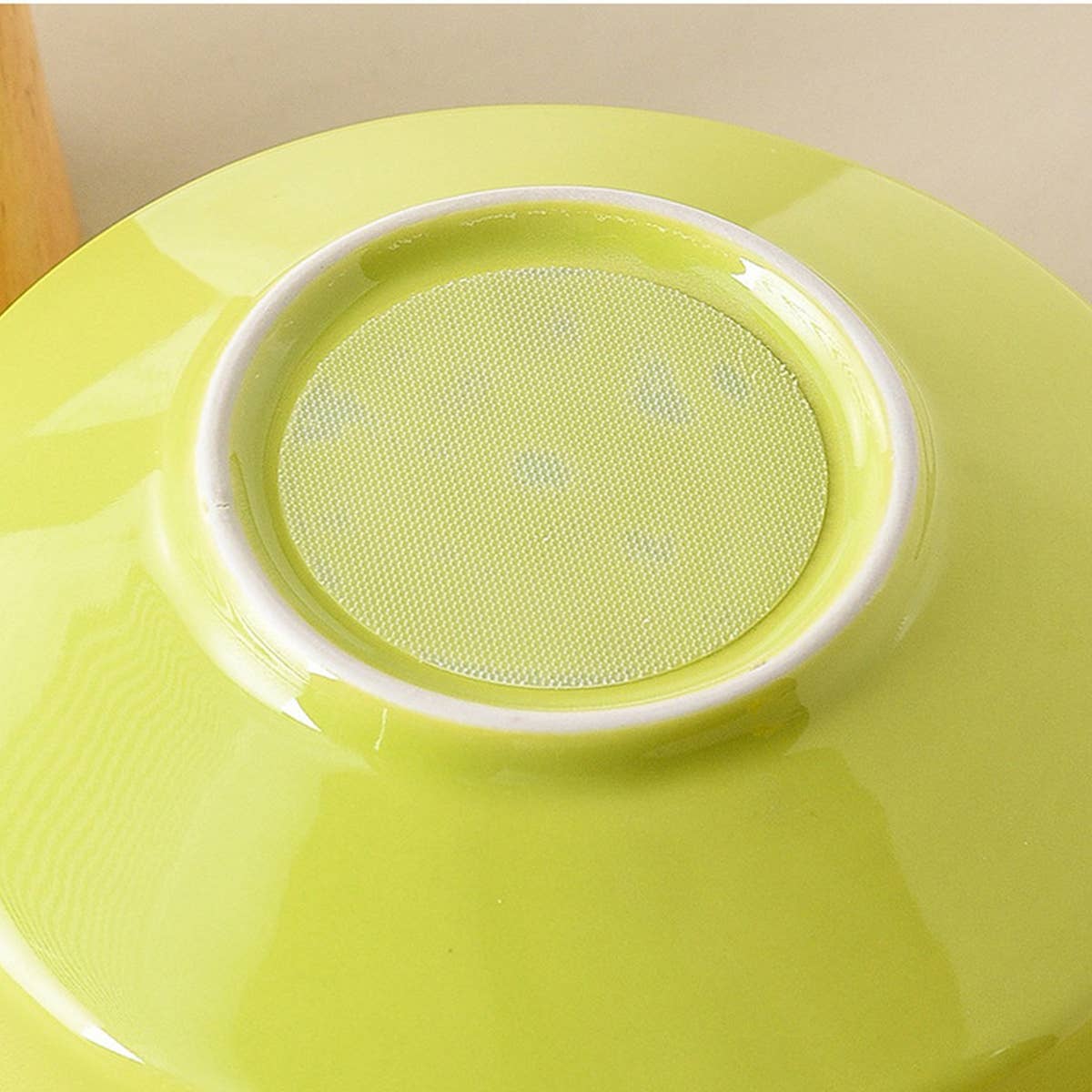 Tilted Raised Ceramic Pet Bowl for Neck Comfort_CWMM5938