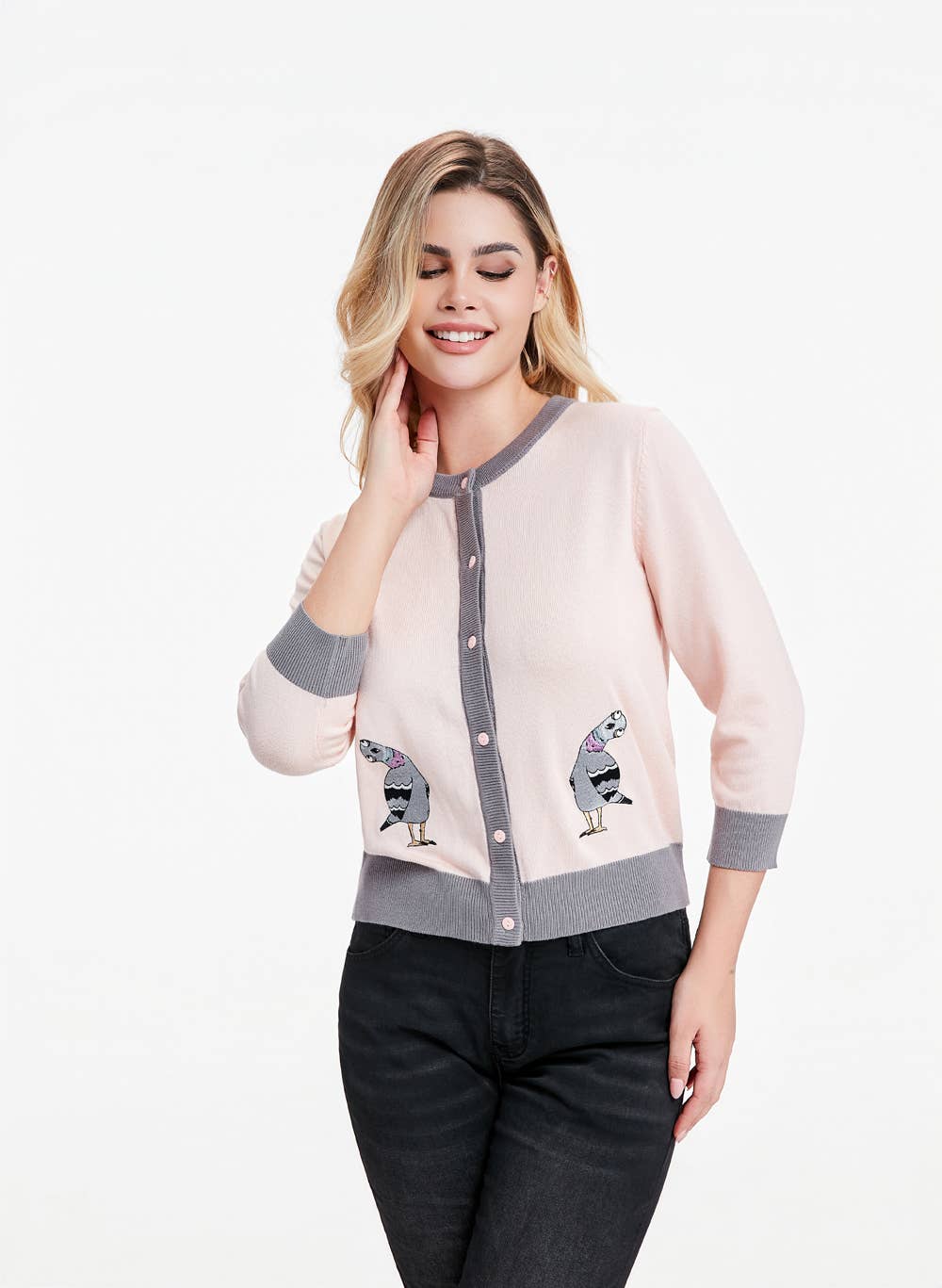 26206 | Leslie | Swingin’ Pigeons (Embroidered)