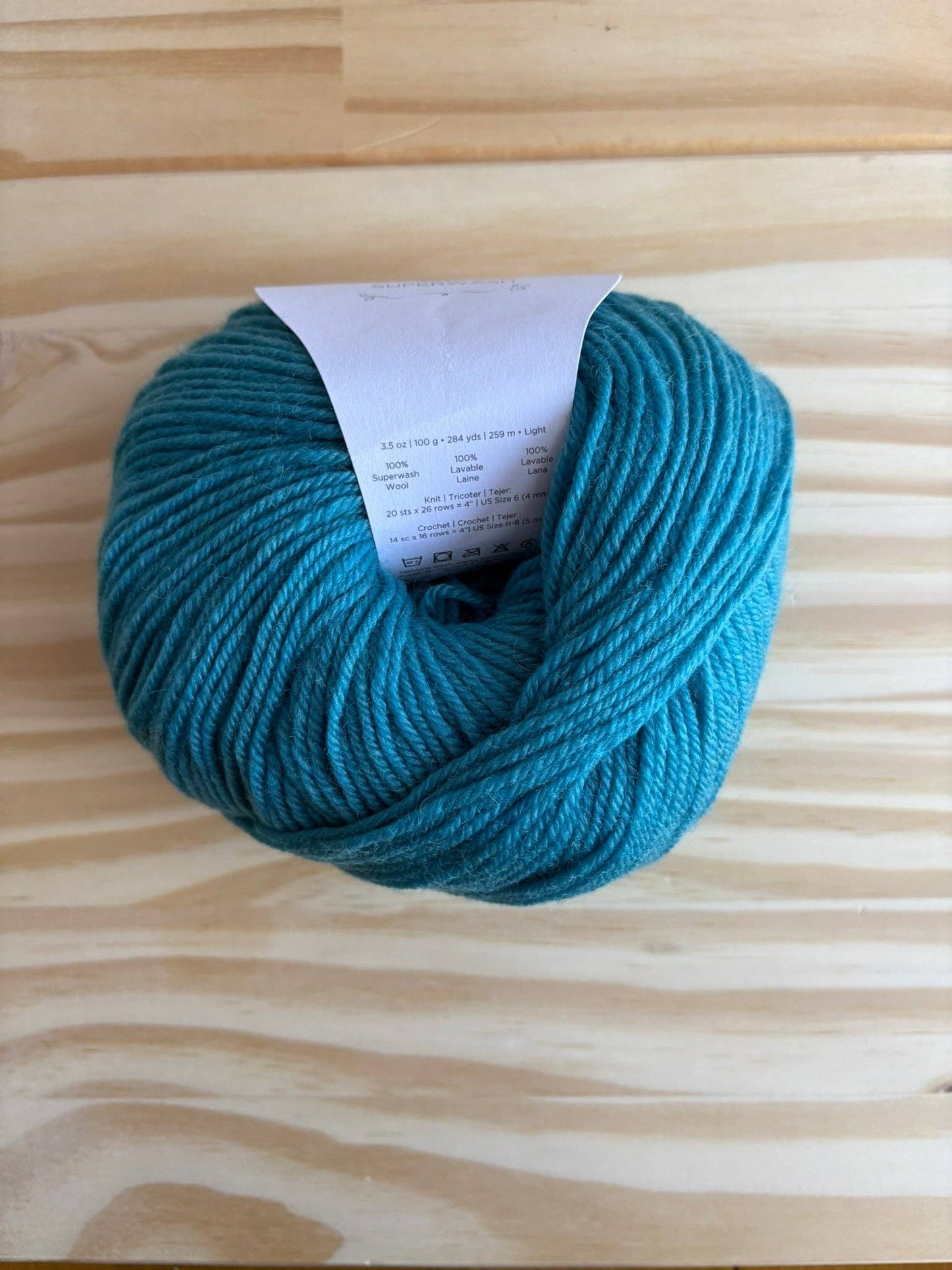 Universal Yarn Deluxe DK weight yarn - pure wool yarn, superwash