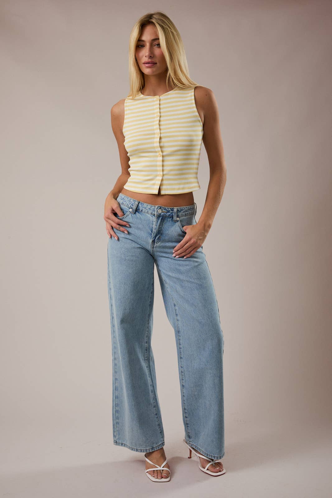 SLEEVELESS HIGH NECK STRIPE KNIT TOP