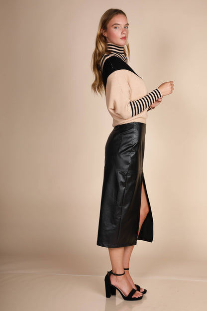 TURTLE NECK DIAGONAL STRIPES SWEATER