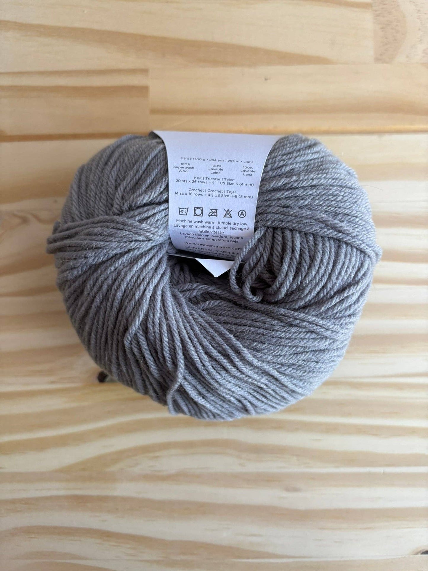 Universal Yarn Deluxe DK weight yarn - pure wool yarn, superwash