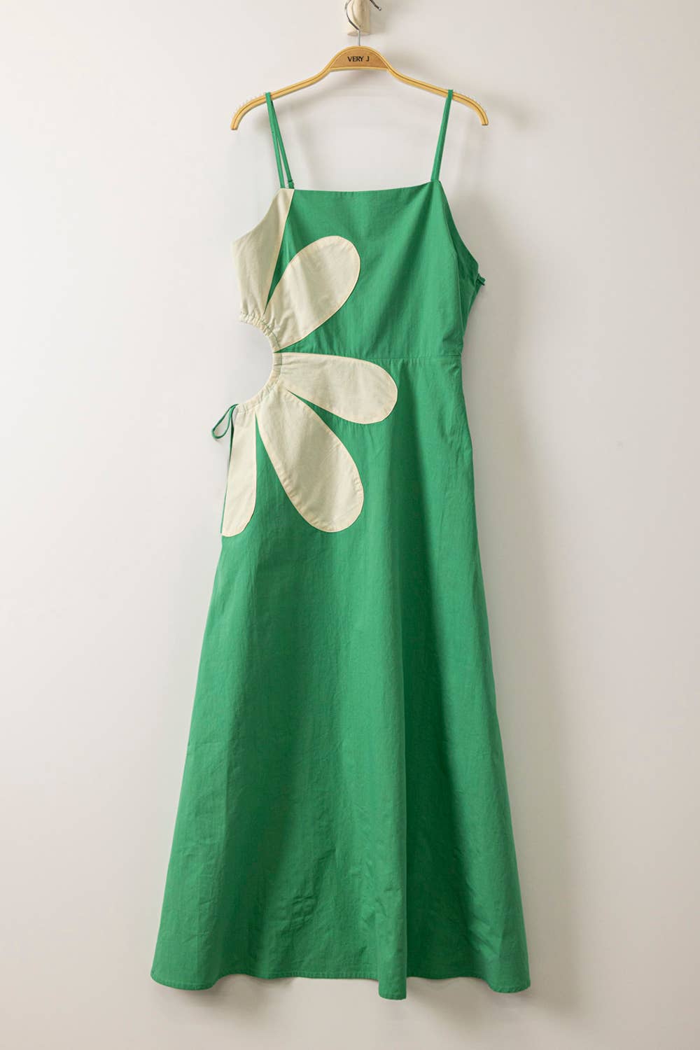 ND32114-Side Cutout Floral Detail Resort Midi Dress
