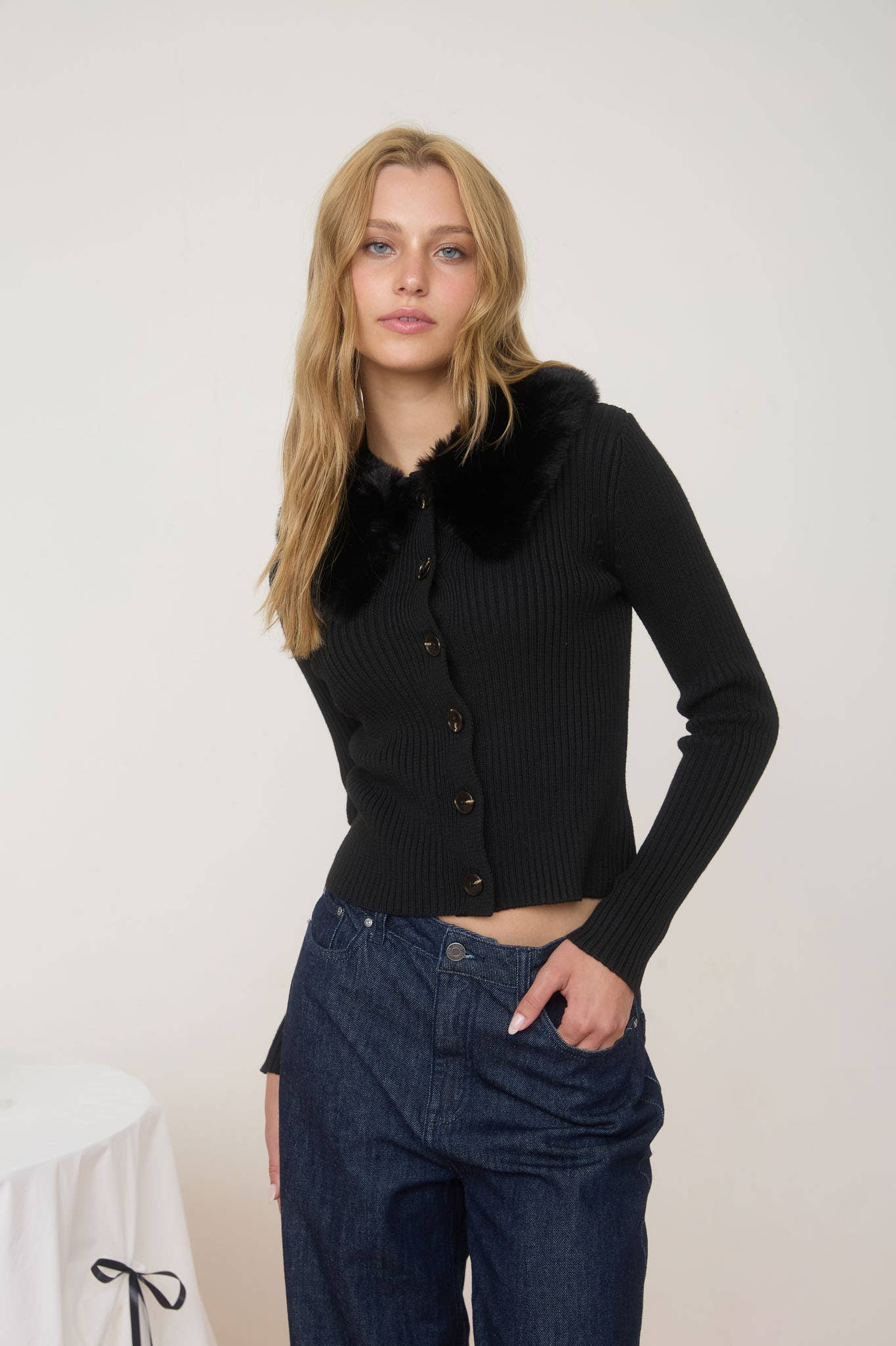FAUX FUR COLLAR BUTTON DOWN SWEATER KNIT CARDIGAN: BLACK