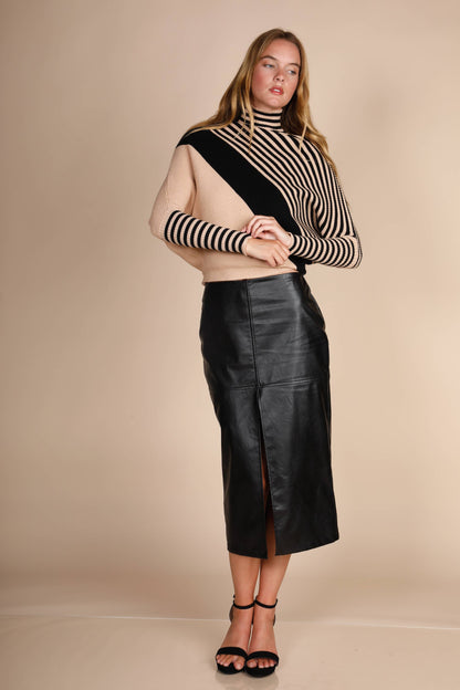 TURTLE NECK DIAGONAL STRIPES SWEATER