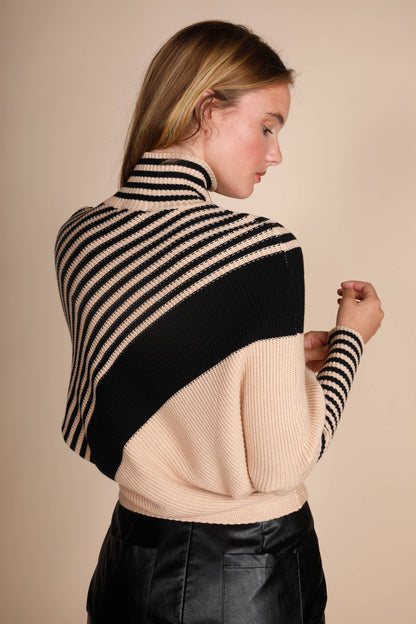 TURTLE NECK DIAGONAL STRIPES SWEATER